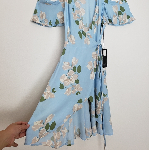 Privacy Please Delta Wrap Dress Cold Shoulder L - Picture 6 of 9